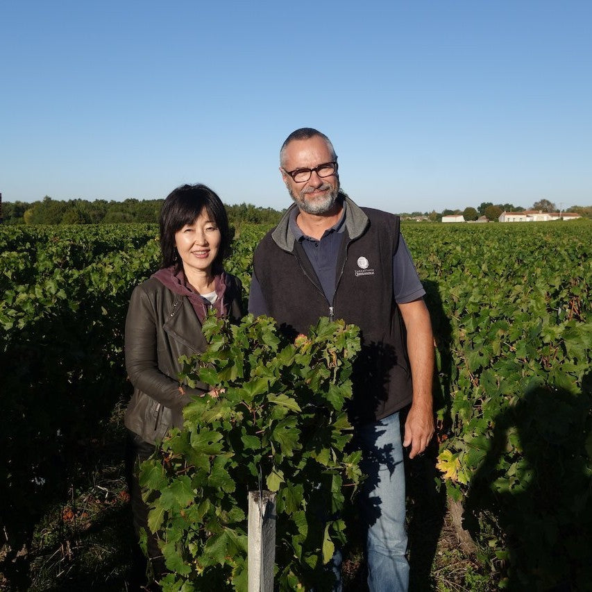 ボルドーのユニメドックの畑にて バッシェさんと買付隊長