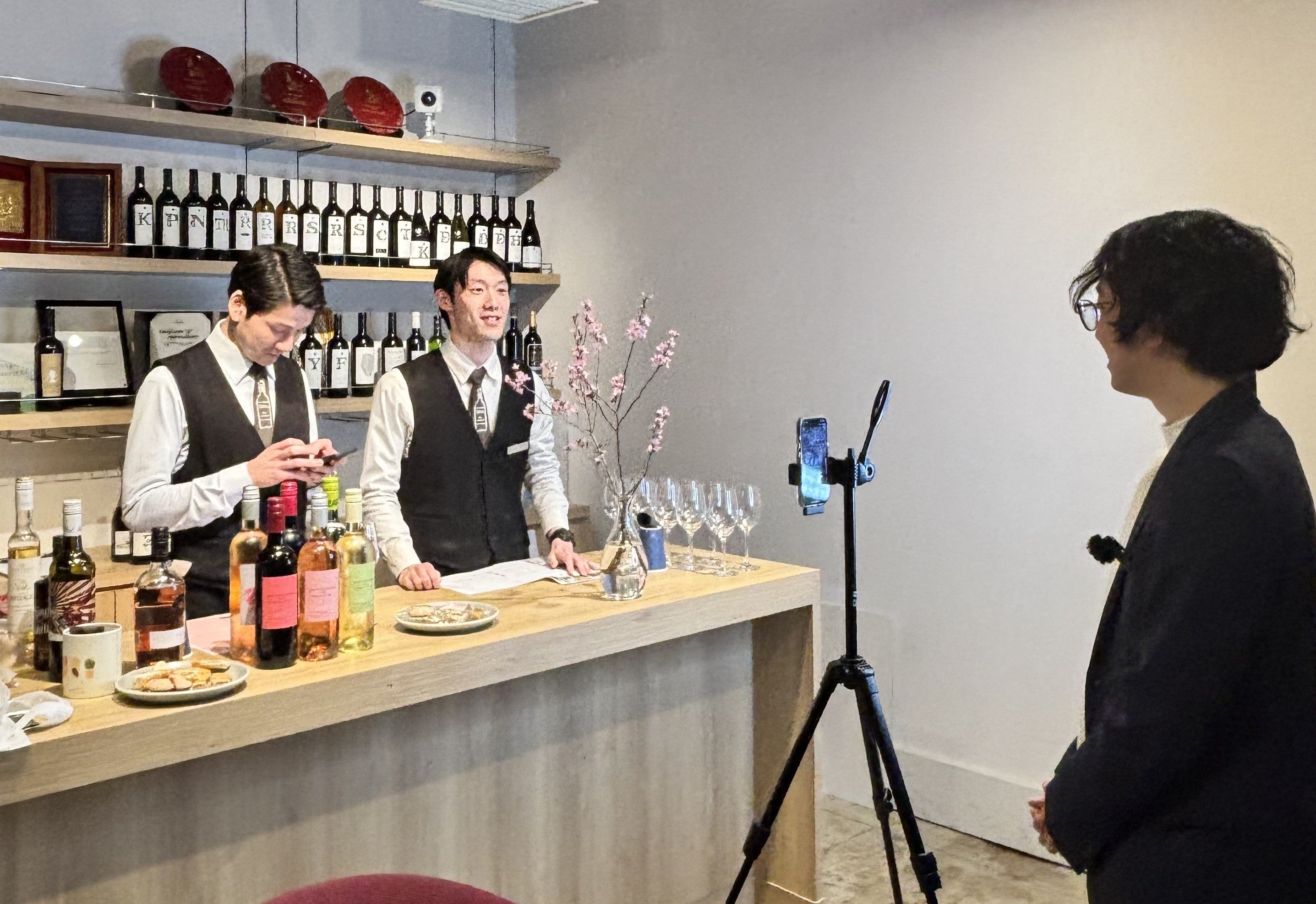 密着！ヴィノスLIVEでおなじみ「天の声」の1日 ～春ワイン編～