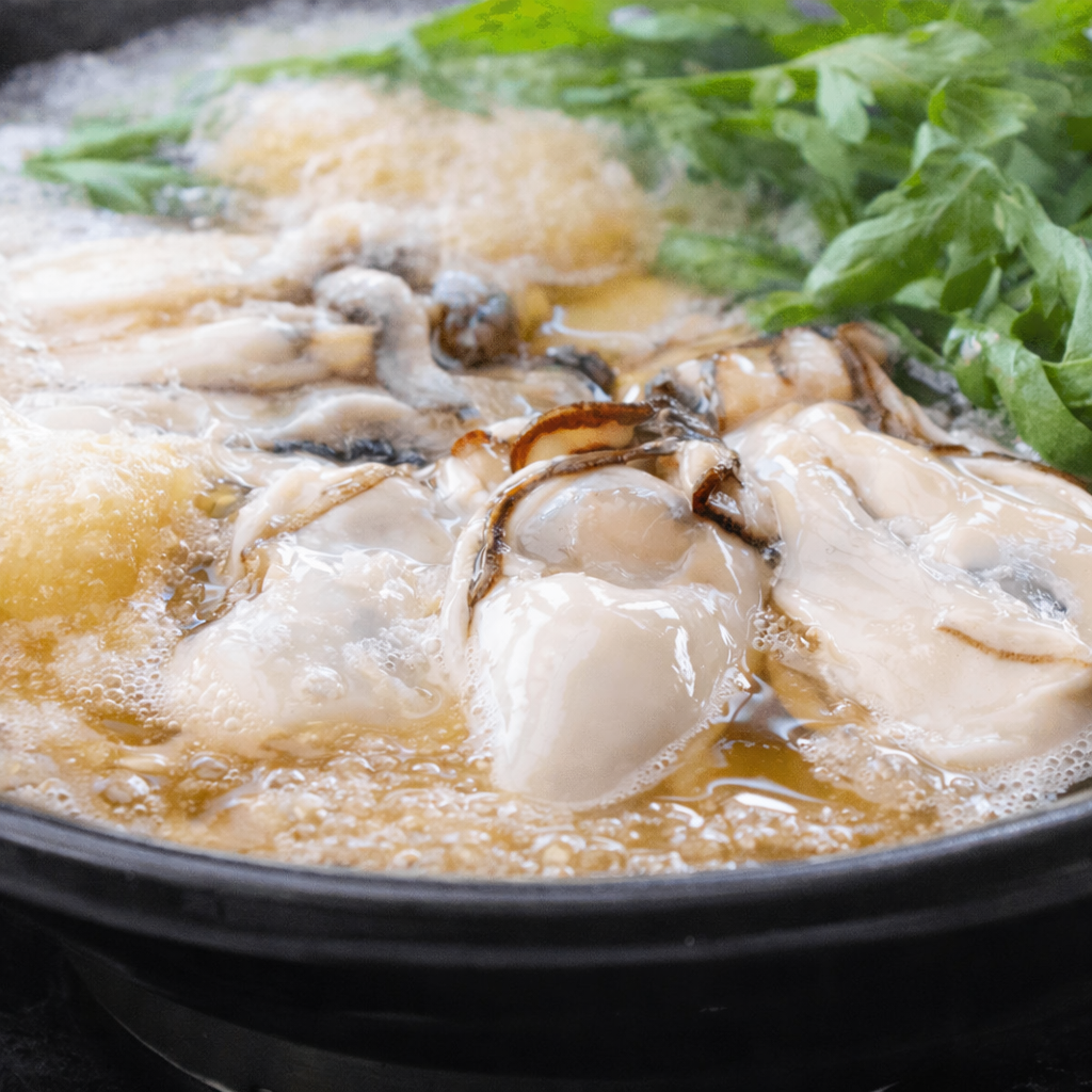 お鍋の中に牡蠣がたっぷり入った牡蠣鍋